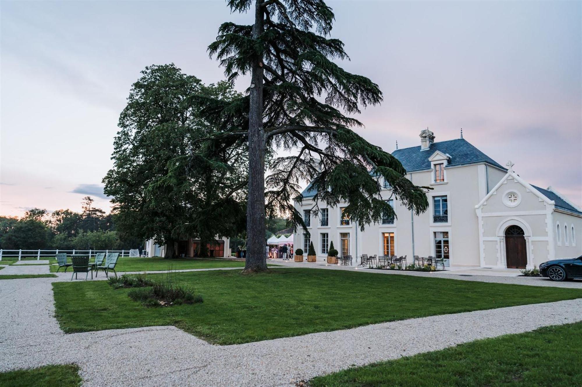 Hotel Domaine De L'Ecorcerie Fontaine-le-Comte Exterior foto